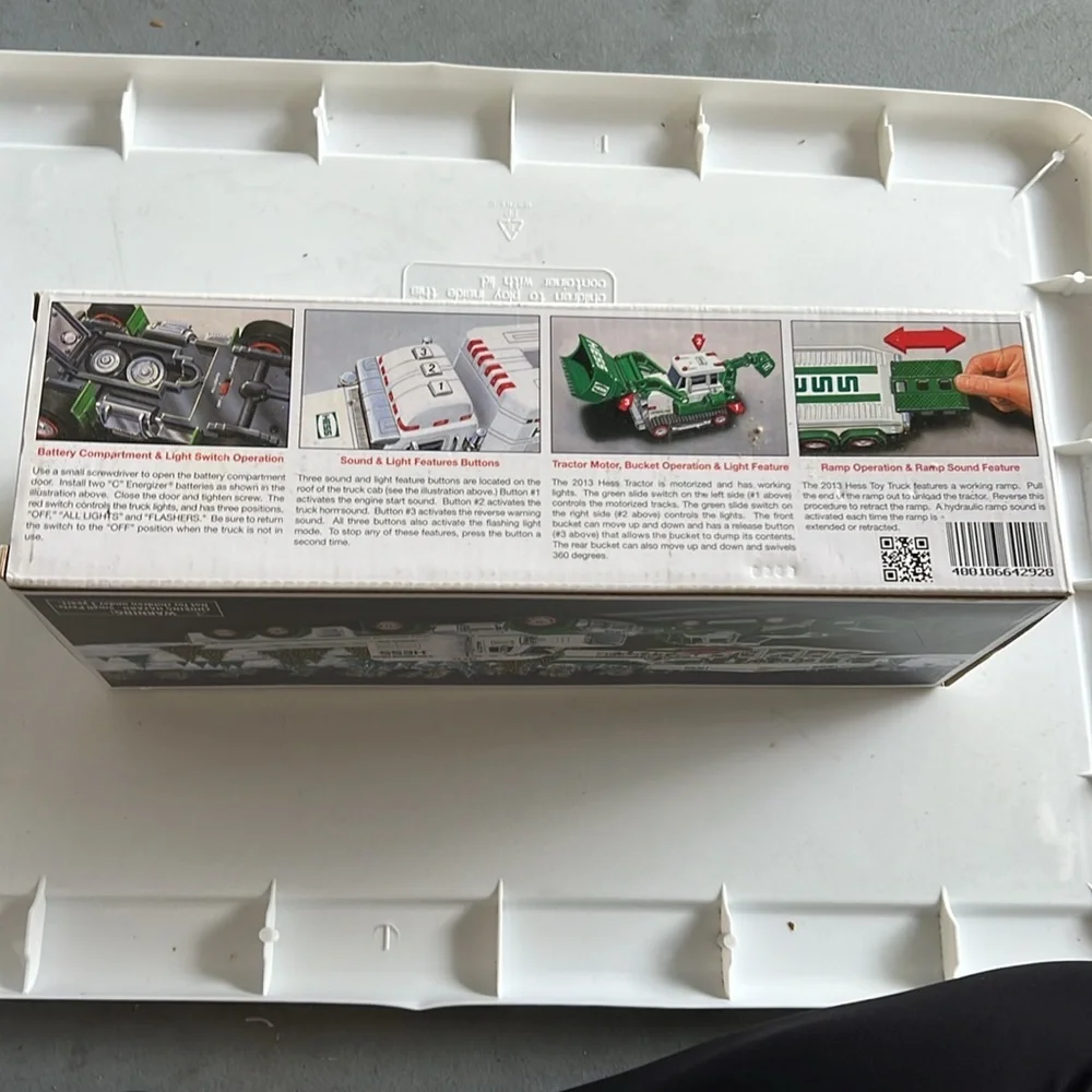 Toy Truck and Tractor - Green and White christmas verison - Picture 3 of 3